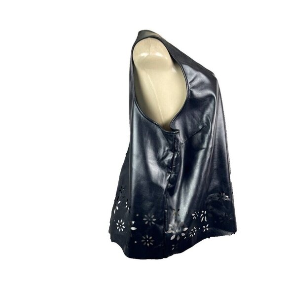 Scoop XXL Black Faux Leather Scoop Neck Laser Cut Floral Accent Sleeveless Top - Picture 4 of 6